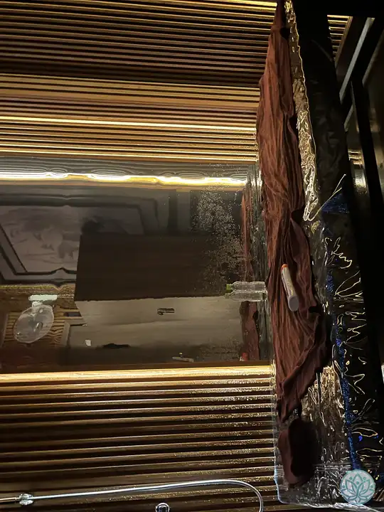 마사지 베드와 천장 인테리어