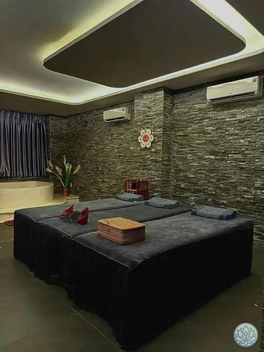 다른 각도에서 본 바나 스파의 룸 내부