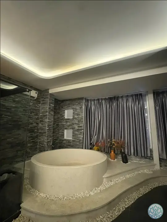 룸 내 고급 자쿠지