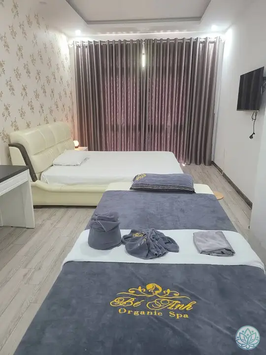 더블 침대와 마사지 침대