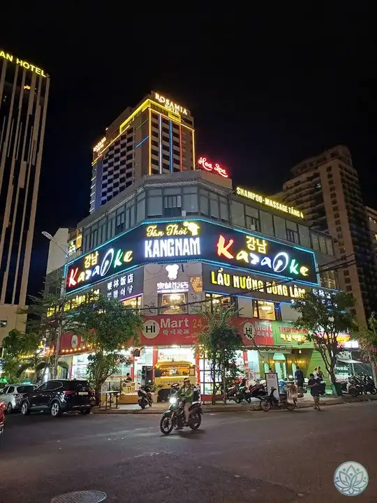 다낭 강남가라오케 야간 전경