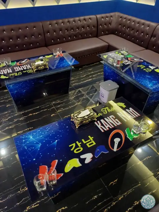 룸 내 테이블의 디테일