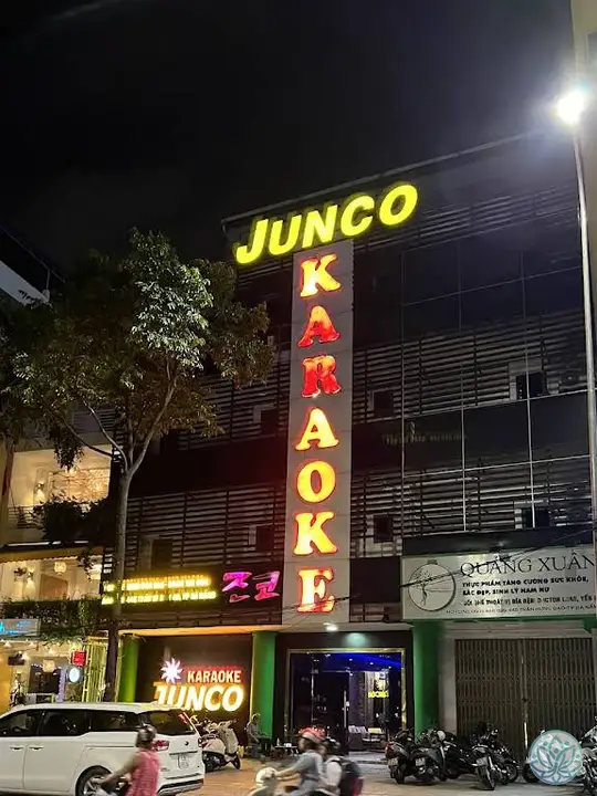 준코 KTV 건물 야간 전경