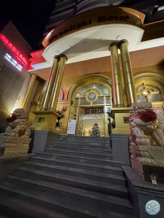 문라이트 호텔 입구