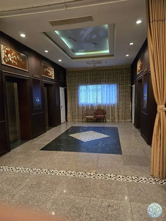 건물 내 엘레베이터 대기 공간