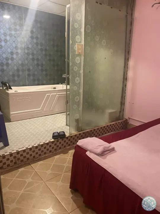 다른 각도에서의 룸 내부