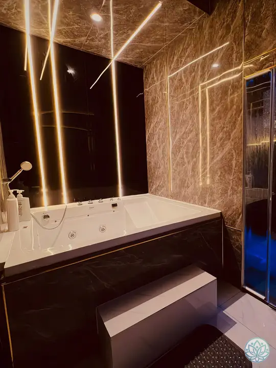 최신식 자쿠지 욕조