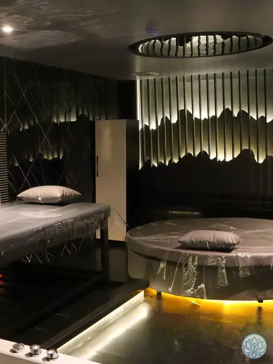 원형베드와 때밀이 베드