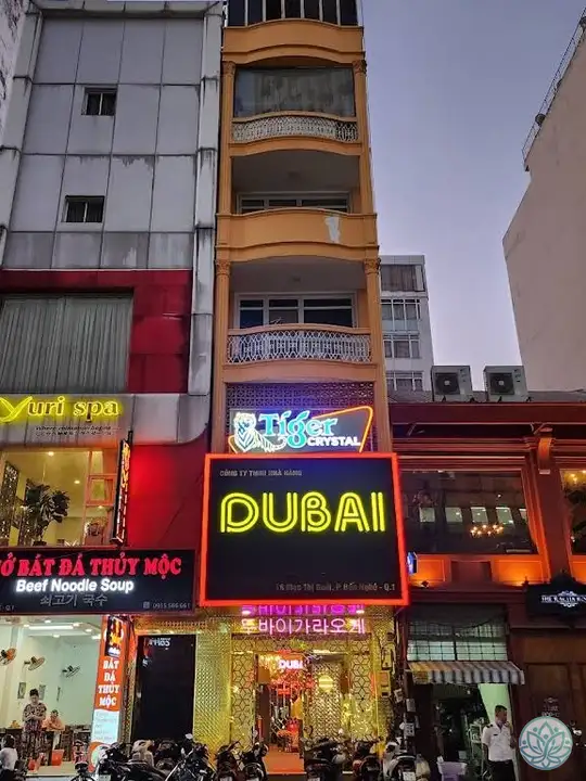 호치민 두바이 가라오케 건물 외관
