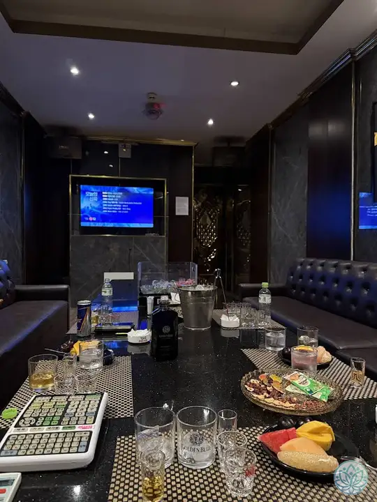 쇼파쪽에서 바라본 룸 모습