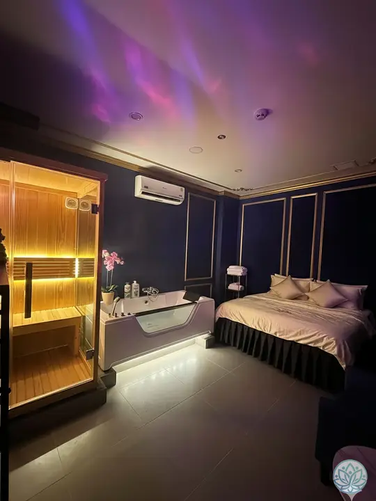 트윈 베드와 사우나 시설