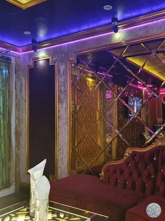 거울형 벽면 인테리어