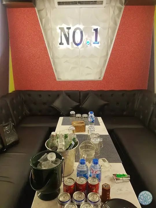 주류가 세팅된 룸의 모습