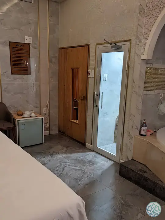 룸 내 구비된 사우나실과 샤워실