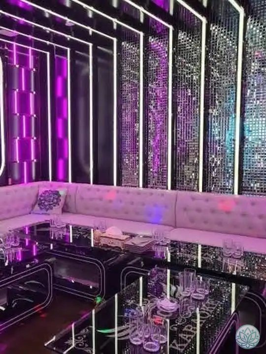 화려한 인테리어의 벽면