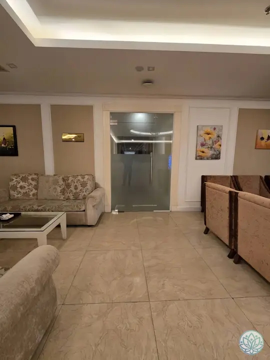 리셉션 공간과 대기 쇼파