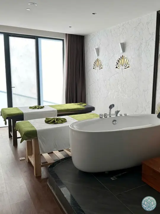 자쿠지와 마사지 베드 