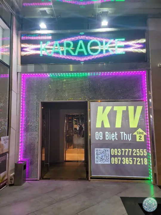 리버티 가라오케 입구