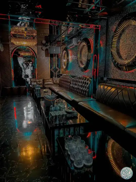 다른 각도에서 바라본 대형 룸