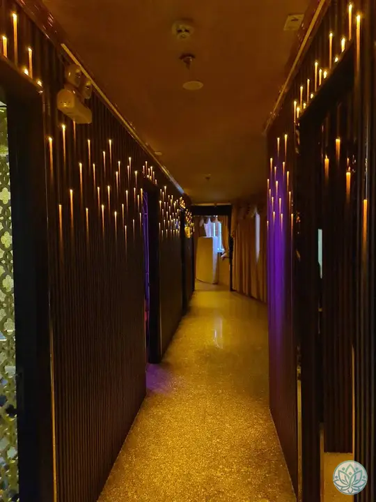 좁은 복도 조명