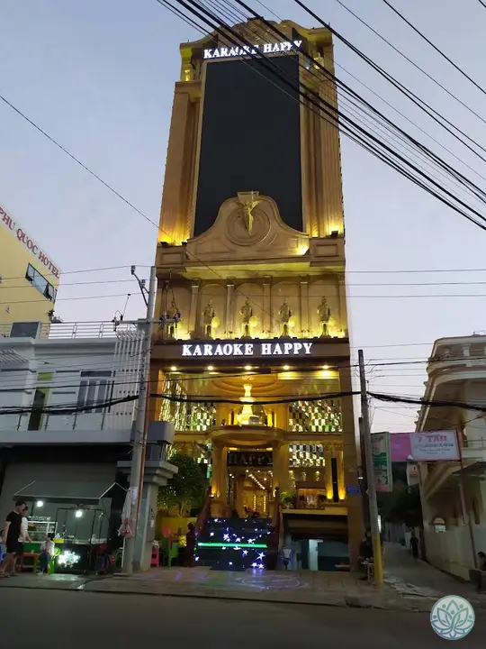 해피 가라오케 건물 외관