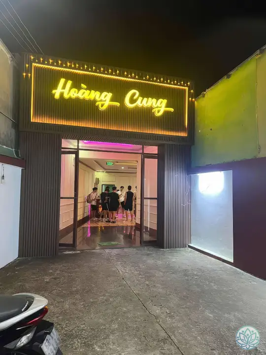 황궁 네온사인 입구 전경